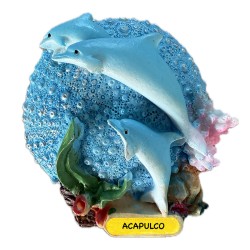 Magneto de resina con unos delfines y una concha. Souvenir de Acapulco, México