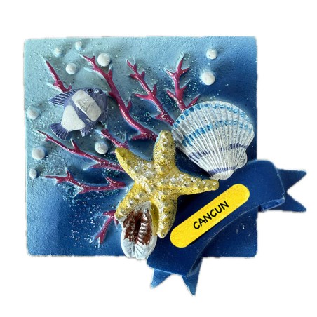 Magneto de resina con unas conchas y un coral. Souvenir de Cancún, México