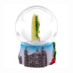 Esfera de Nieve Virgen de Guadalupe. Souvenir y recuerdo de Isla Mujeres, Mexico.