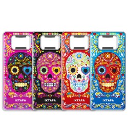 Destapador de metal con una calavera. Souvenir de Ixtapa, México.