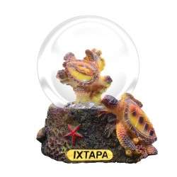 Esfera de nieve con una tortuga. Souvenir de Ixtapa, México