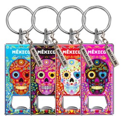 Llavero destapador de metal con una calavera. Souvenir de Mazatlán, México.