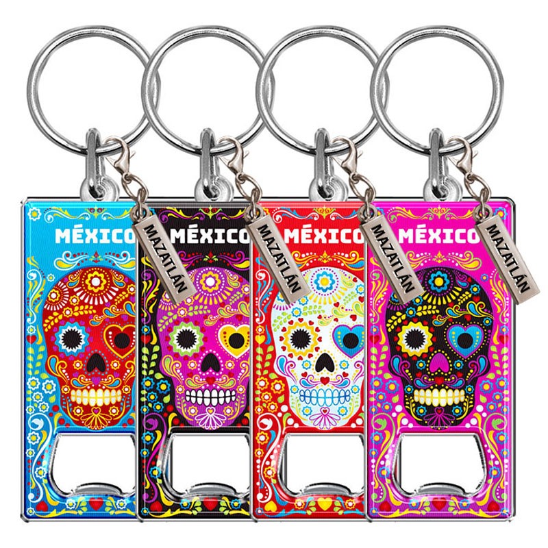 Llavero destapador de metal con una calavera. Souvenir de Mazatlán, México.