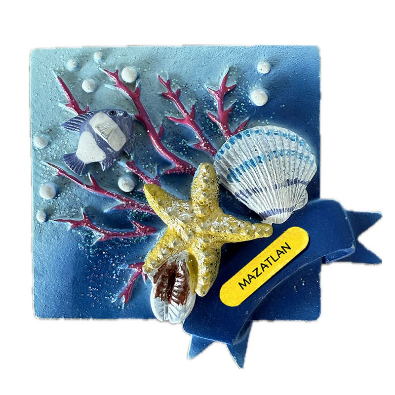 Magneto de resina con unas conchas y un coral. Souvenir de Mazatlan, México