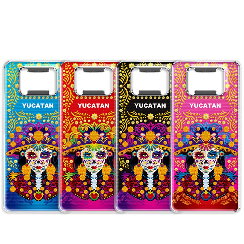Destapador de metal con una catrina. Souvenir de la península de Yucatán, México.