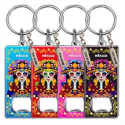 Llavero destapador de metal con una catrina. Souvenir de la península de Yucatán, México.