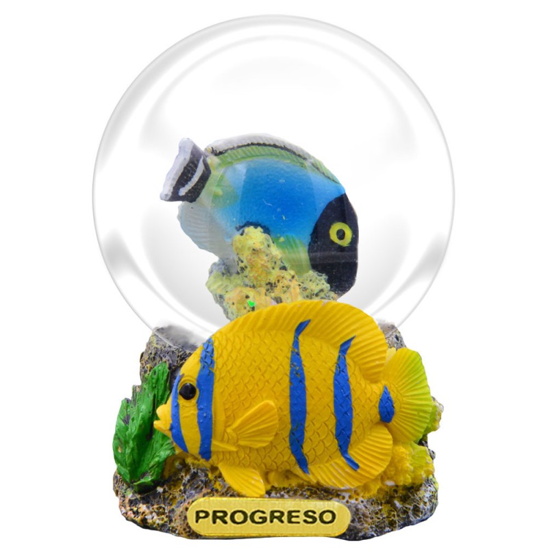 Esfera de nieve con un pez. Souvenir de Yucatán, México