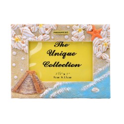 Portaretrato de resina con una pirámide. Yucatan, Mexico.