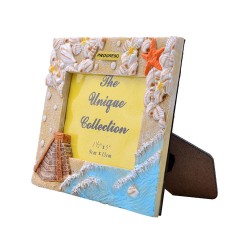 Portaretrato de resina con una pirámide. Yucatan, Mexico.