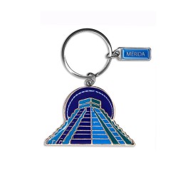 Llavero de metal en forma de la pirámide de Chichen Itza. Souvenir de Merida, Yucatan, Mexico