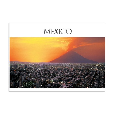 Tarjeta postal con vista de la Ciudad y del Popocatepetl al atardecer, souvenir y recuerdo de la Ciudad de México, CDMX.
