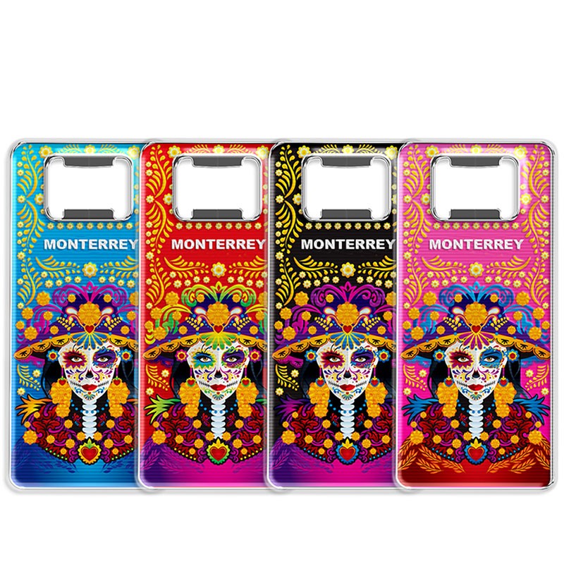 Destapador de metal con una catrina. Souvenir de Monterrey, México.