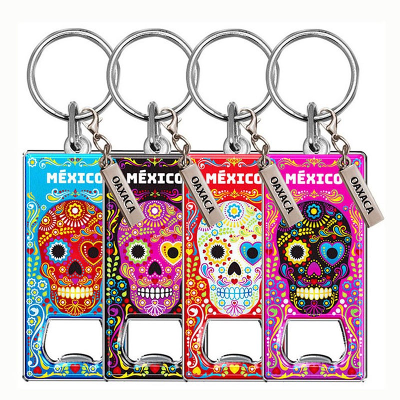 Llavero destapador de metal con una calavera. Souvenir de Oaxaca, México.