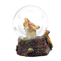 Esfera de nieve con una tortuga. Souvenir, recuerdo de la Riviera Maya, México