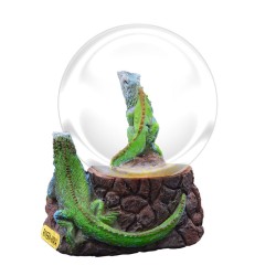 Esfera de nieve con una lagartija. Souvenir, recuerdo de la Riviera Maya, México