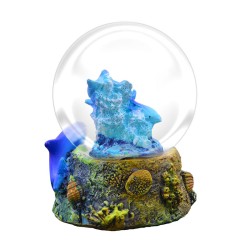Esfera de nieve con un Delfin.  Souvenir, recuerdo de la Riviera Maya, México