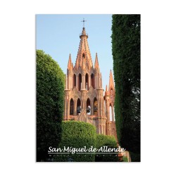 Tarjeta postal con una vista posterior de la Parroquia de San Miguel de Allende. souvenir y recuerdo de Mexico.