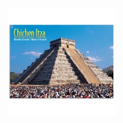 Tarjeta postal del equinoxio en la pirámide de Chichen Itza, souvenir y recuerdo de México.