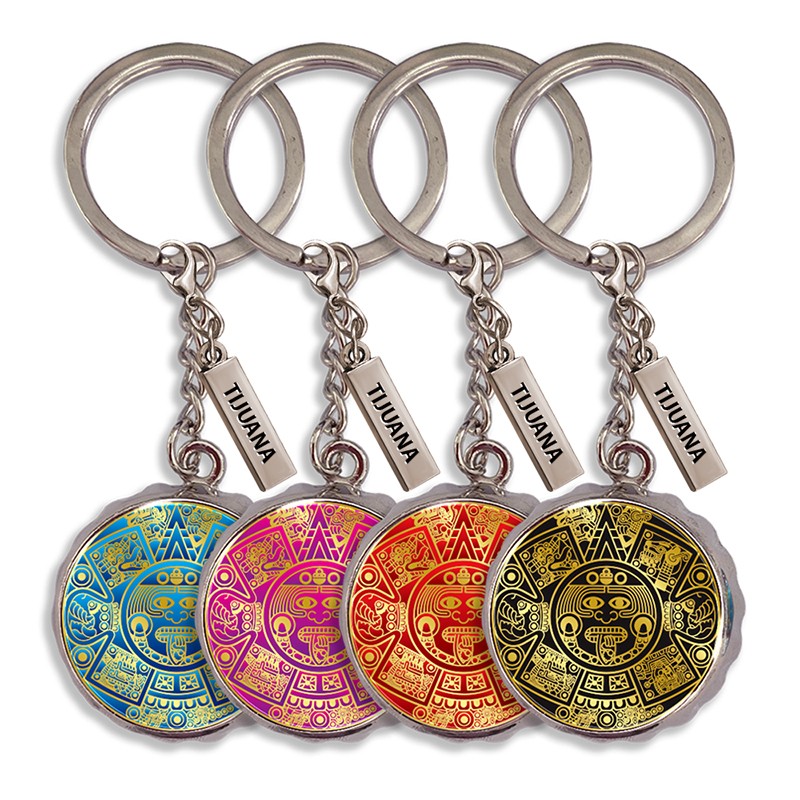 Llavero corcholata de metal calendario Azteca, Souvenir de Tijuana, México.