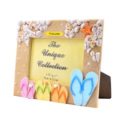 Portaretrato mediano  de resina con acabado Arena e ilustración de unas chanclas