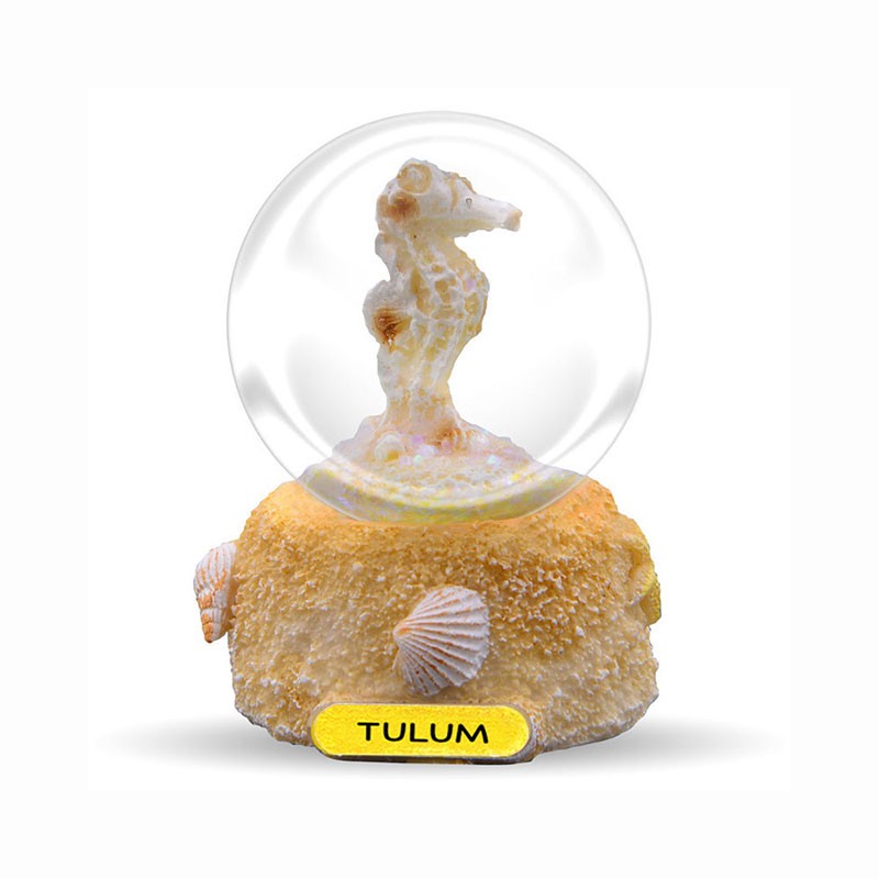 Esfera de resina con acabado arena en una concha y caballito de mar