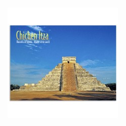 Tarjeta postal con la Pirámide de Chichen Itza, souvenir y recuerdo de la Riviera Maya, México