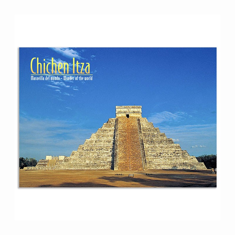 Tarjeta postal con la Pirámide de Chichen Itza, souvenir y recuerdo de la Riviera Maya, México