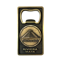 Magneto destapador de latón con la pirámide de Chichen Itzá. Souvenir, recuerdo Riviera Maya, México