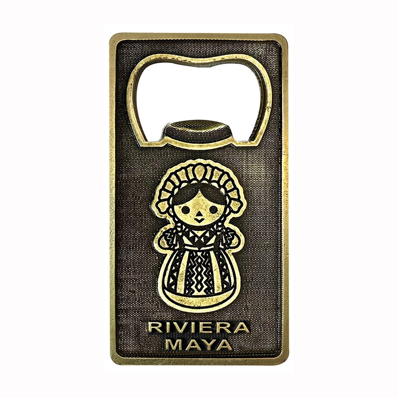 Magneto destapador de latón calavera. Souvenir, recuerdo Riviera Maya, México