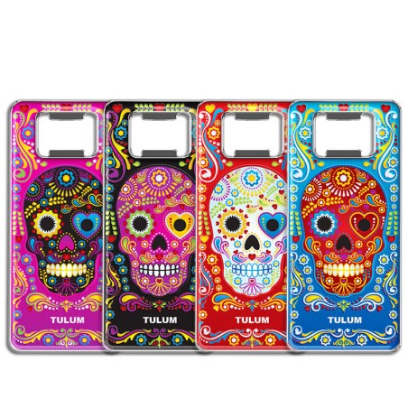 Magneto destapador de metal con calavera. Souvenir de la Riviera Maya, México