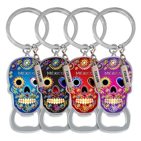 Llavero destapador de metal en forma de calavera. Souvenir de la Riviera Maya, México.