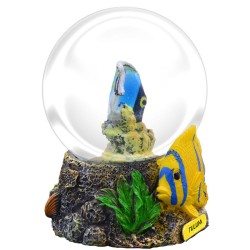 Esfera de nieve con un pez. Souvenir, recuerdo de la Riviera Maya, México