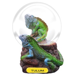 Esfera de nieve con una lagartija. Souvenir, recuerdo de la Riviera Maya, México