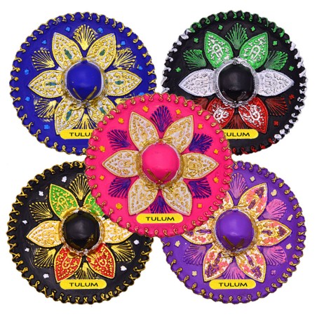 Magneto de resina en forma de un sombrero charro. Souvenir, recuerdo de la Riviera Maya, México