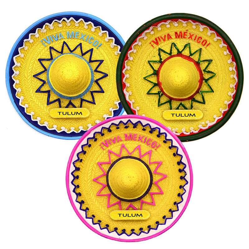 Magneto de resina en forma de un sombrero de paja. Souvenir, recuerdo de la Riviera Maya, México